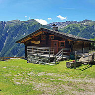 Mooie vakantiehut van licht en donker hout in Heiligenblut
