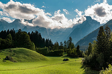Die traumhaftschöne Bergwelt des Salzburger Saalachtals bei Sonnenschein