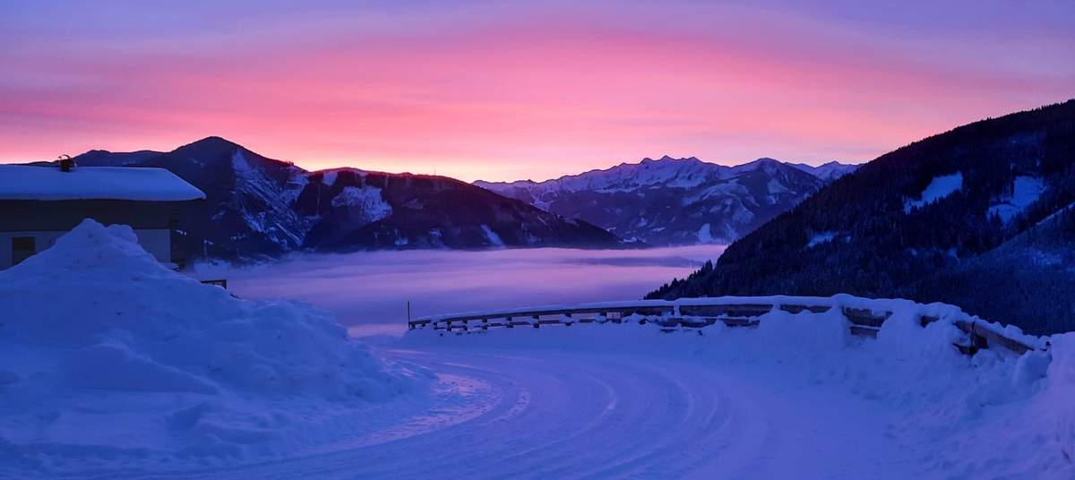Winterlicher Sonnenaufgang in Zell am See