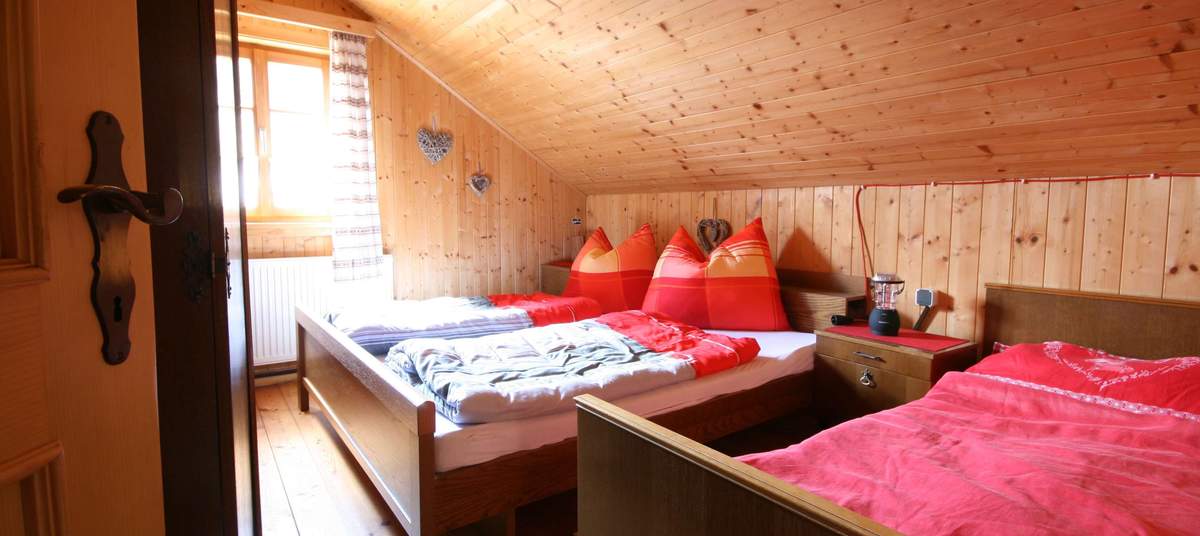 Schlafzimmer mit 2 Doppelbetten