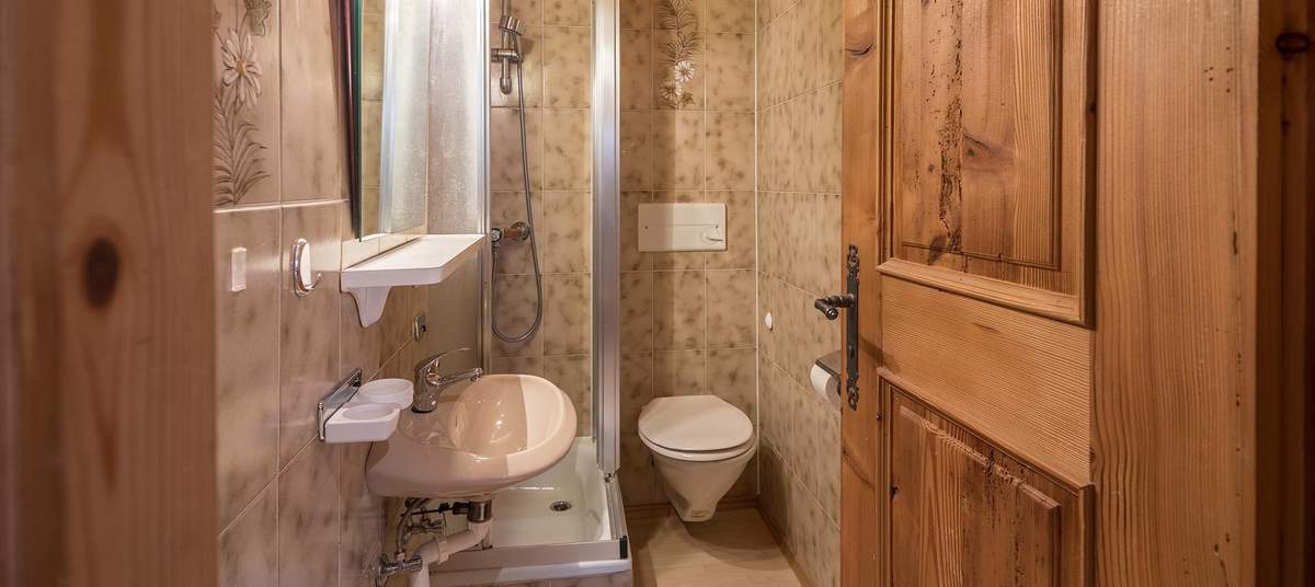 Bad mit Dusche und WC, Kaisersuite