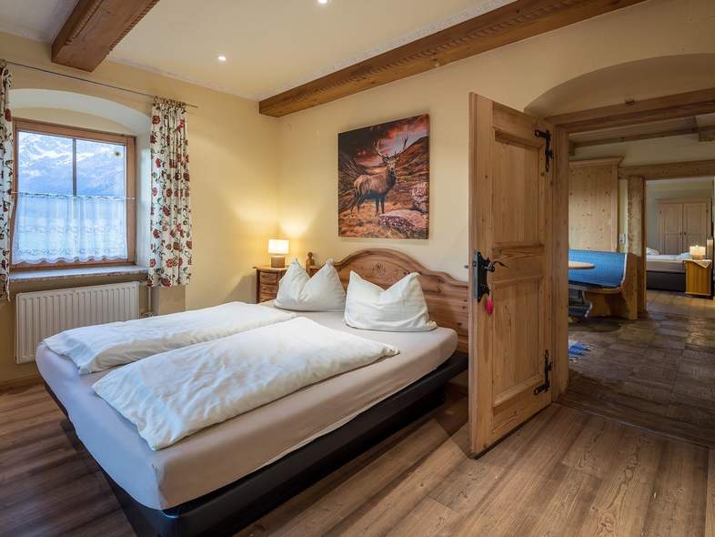 Schlafzimmer mit Doppelbett, Kaisersuite