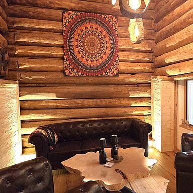 Hüttenurlaub mit Stil – dieses Chalet in Abtenau macht’s möglich. Freu dich auf eine entspannte Auszeit mit bis zu 7 Lieblingsmenschen, eine erstklassige Einrichtung aus hochwertigen Materialien und...