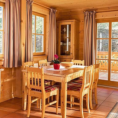 Bergurlaub muss nicht unbedingt einsam sein! Almliesls Apartments begrüßen dich in den schönsten Urlaubsregionen, sind zentral gelegen und trotzdem hast du die beeindruckende Bergwelt direkt vor der...