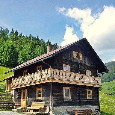Blätter fallen, Preise auch! Während die Natur sich langsam in ihr buntestes Kleid hüllt und Ruhe in den Bergen einkehrt, purzeln bei Almliesl die Preise.